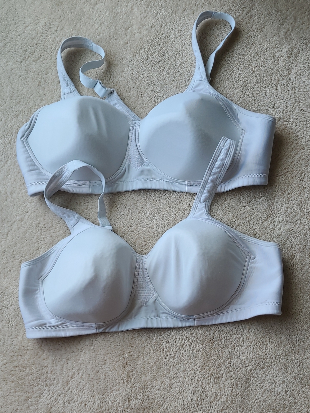 2 Vanity Fair Smooth Wireless  Bras